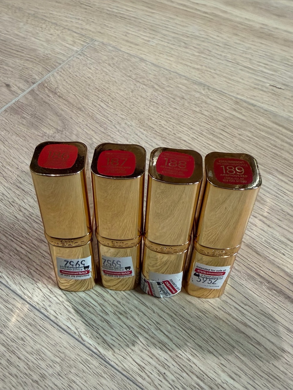 4x L’Oreal Colour Riche Lipstick Lot Lovely Successful Respected Ambitious Red - Picture 3 of 6